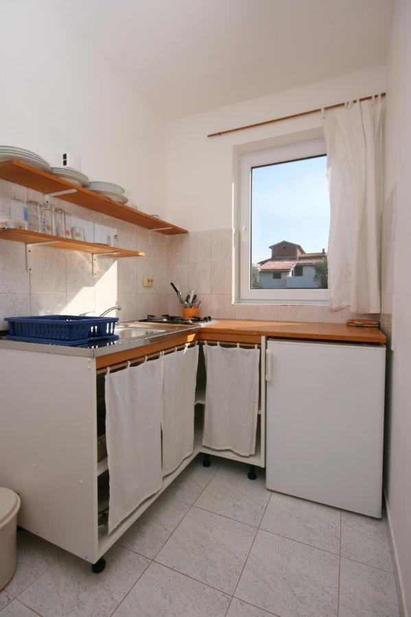 Apartments With A Parking Space Mandre, Pag - 6405 Kolan Exterior photo