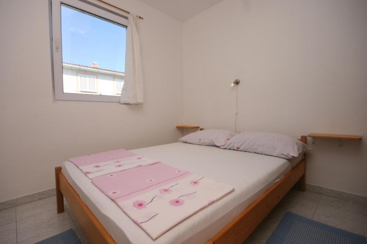 Apartments With A Parking Space Mandre, Pag - 6405 Kolan Exterior photo